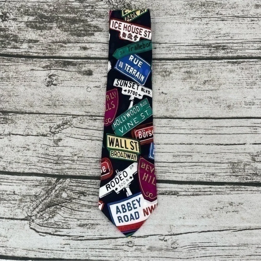 Vintage ADDICTION street signs silk tie